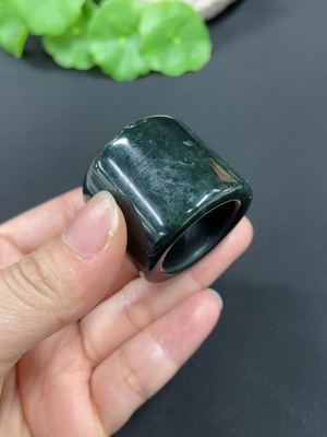 H39614828 岫玉（蛇纹石玉）扳指  圈口29    货品总重约34.2g