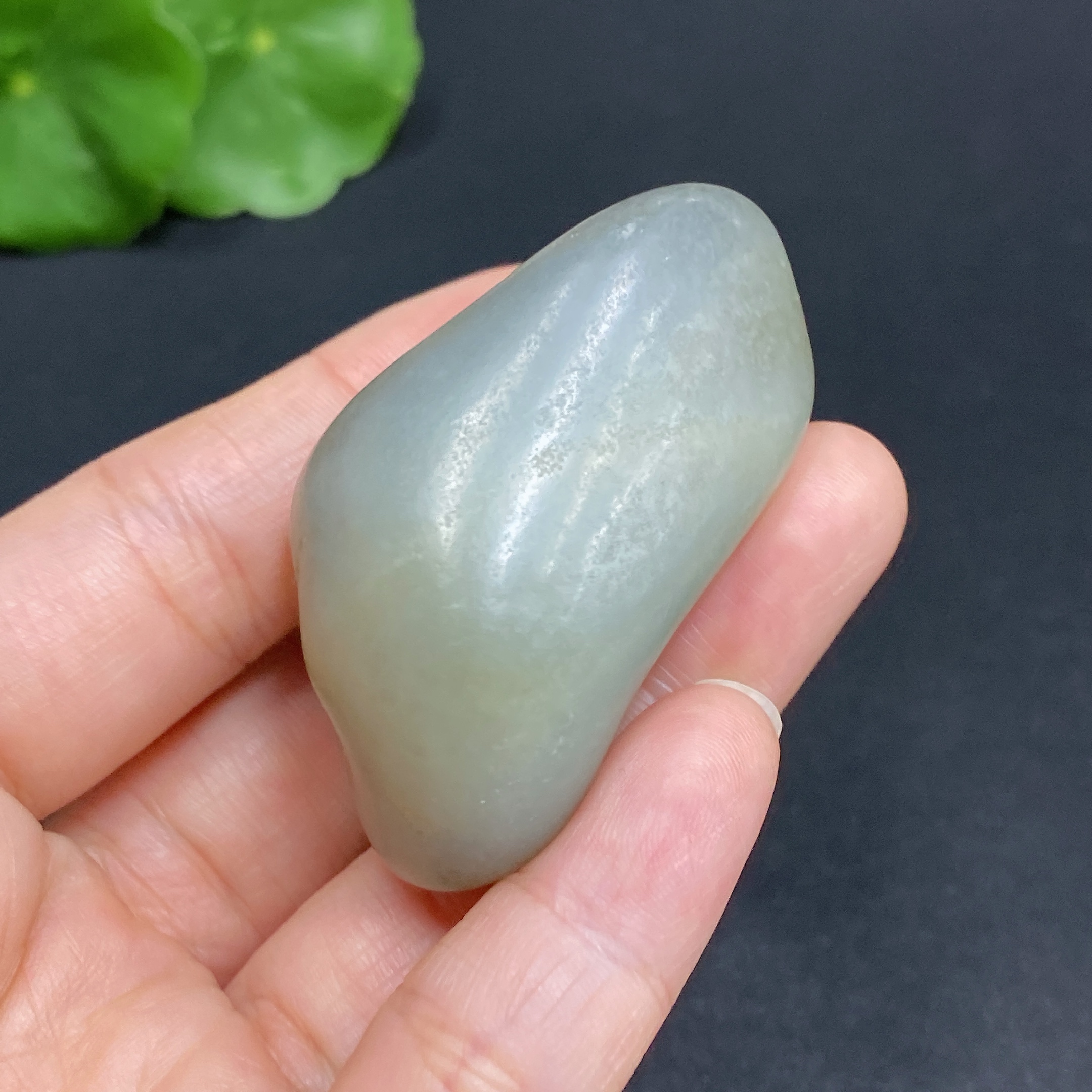 H31666978 Hetian Jade Total weight approx. 41g Undetermined skin color origin