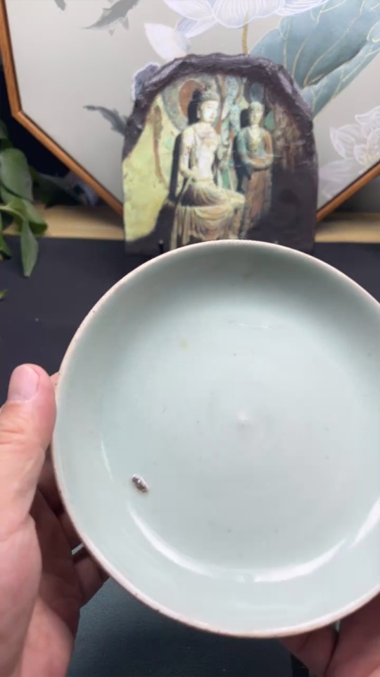 W32766442 Ceramic, Perfect Condition, Mid-Qing Dynasty Pea-Green Glazed Plate (Subject to Actual Item)