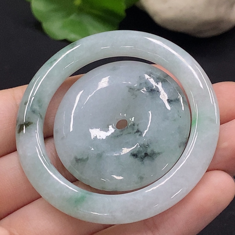 F34028662 Jadeite mother-child button set containing other mineral components
