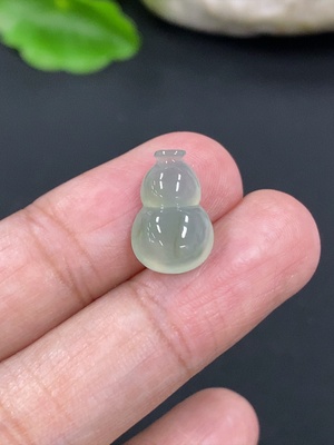 F46596632 翡翠葫芦镶嵌件 货品总重约1g