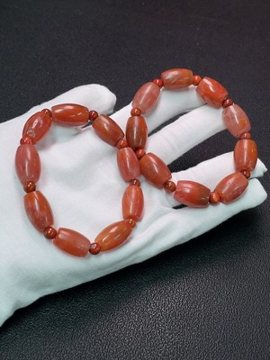 C35091873 Red Agate Bracelet with Visible Organic Matter, Total Weight Approximately 82.94g, Sell as a Lot