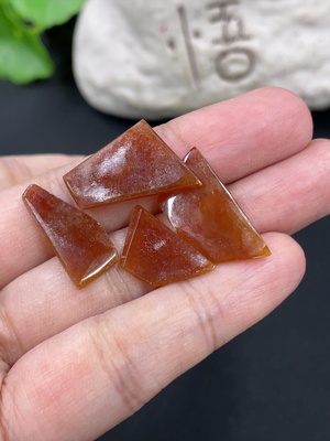 F41927353 翡翠随形镶嵌件 货品总重约3.89g