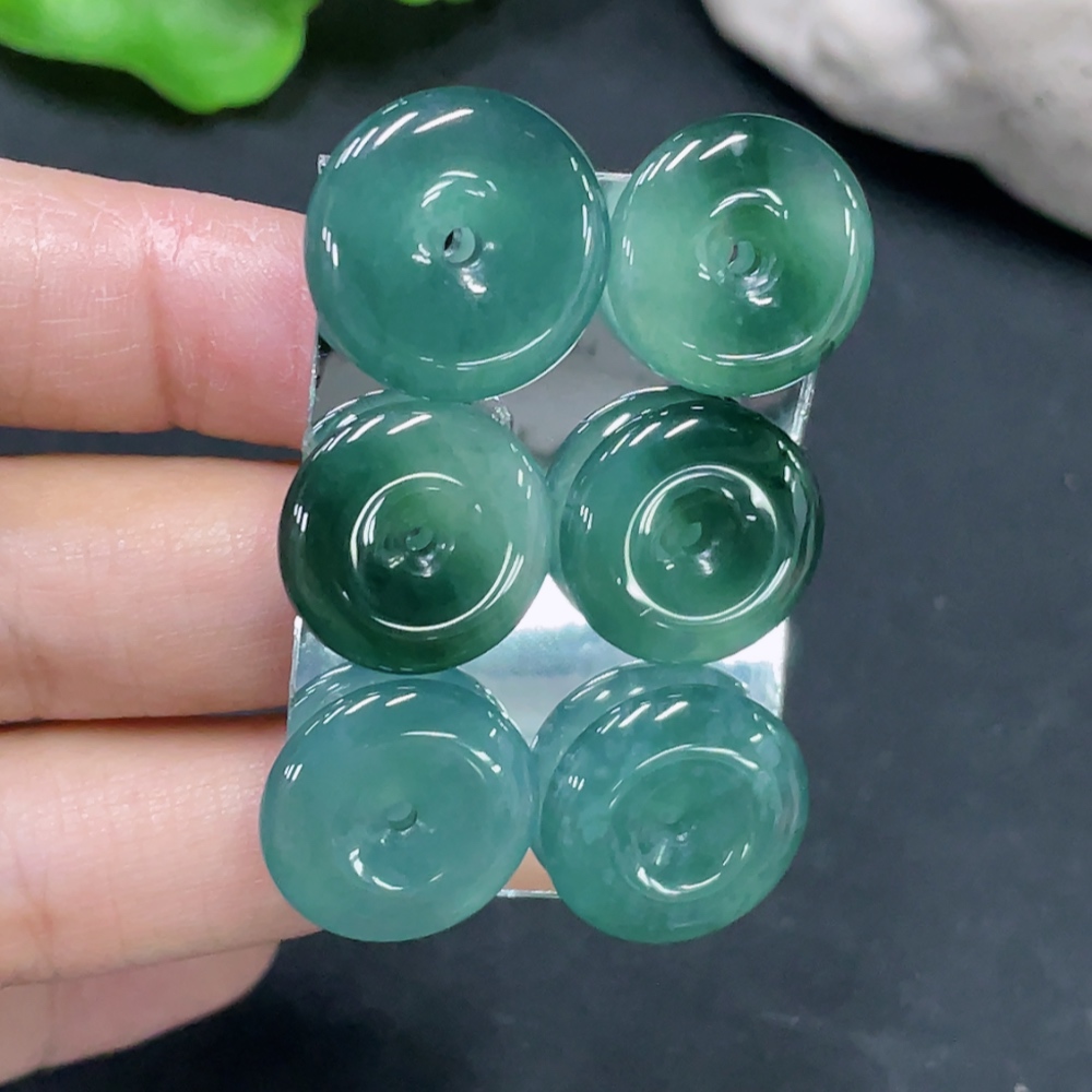 F31637418 Jadeite Pendant Sell as a Lot