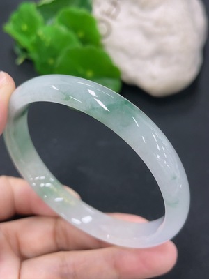 F46566569 翡翠正圈手镯 圈口56.4mm 货品总约重30.45g