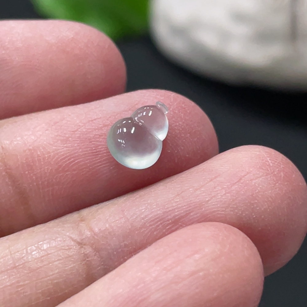 F35146713 Jadeite gourd inlaid piece, total weight about 0.2g