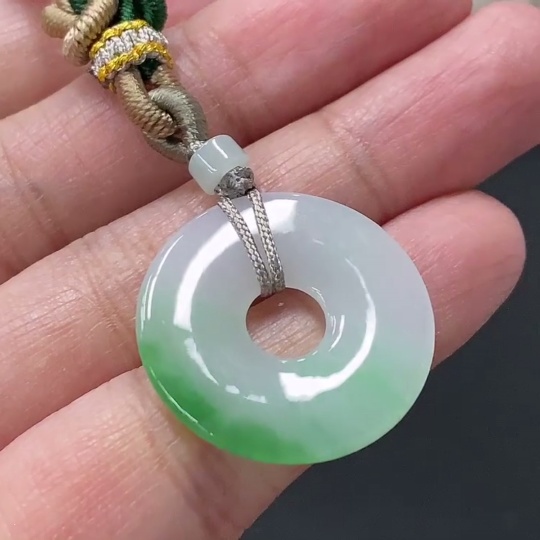 F35146501 Jadeite pendant donut total weight approx. 4.45g with rope