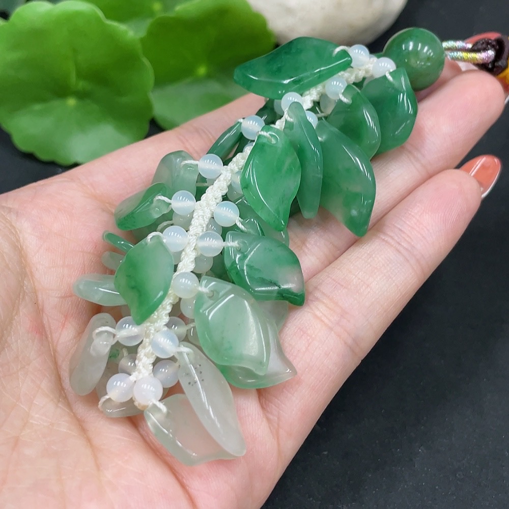 H35085563 African Emerald (Dulong Jade) Handheld Ornament