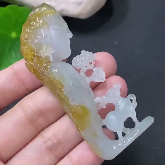 F33849231 Jadeite Pendant Featuring a Sika Deer, Total Weight Approximately 26.63g, Color Origin Undetermined