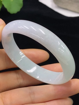 F33835074 Imperial Concubine Jadeite Bangle 55.3/49.6 loop size total weight approx. 38.14g