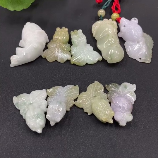 F09570816 Jadeite Pendant