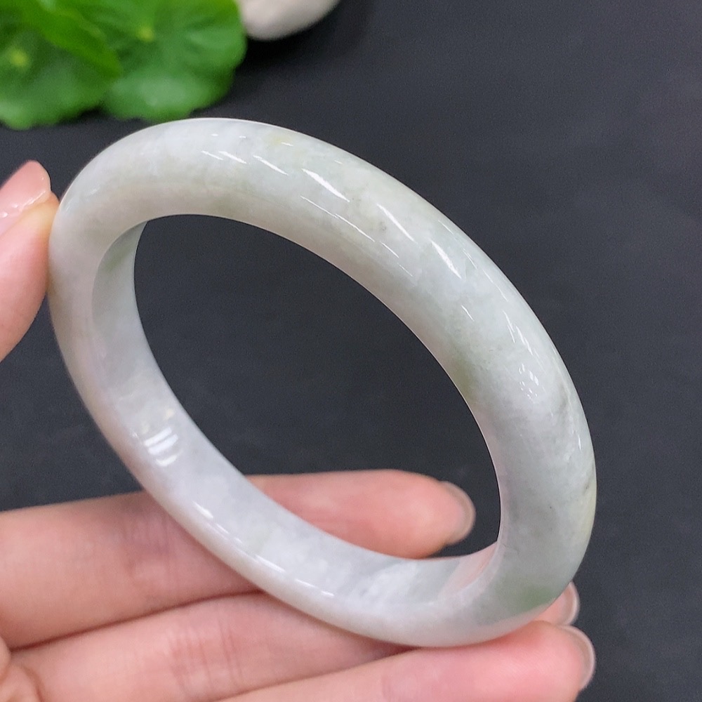 F28190016 Jadeite Natural Circle Bangle