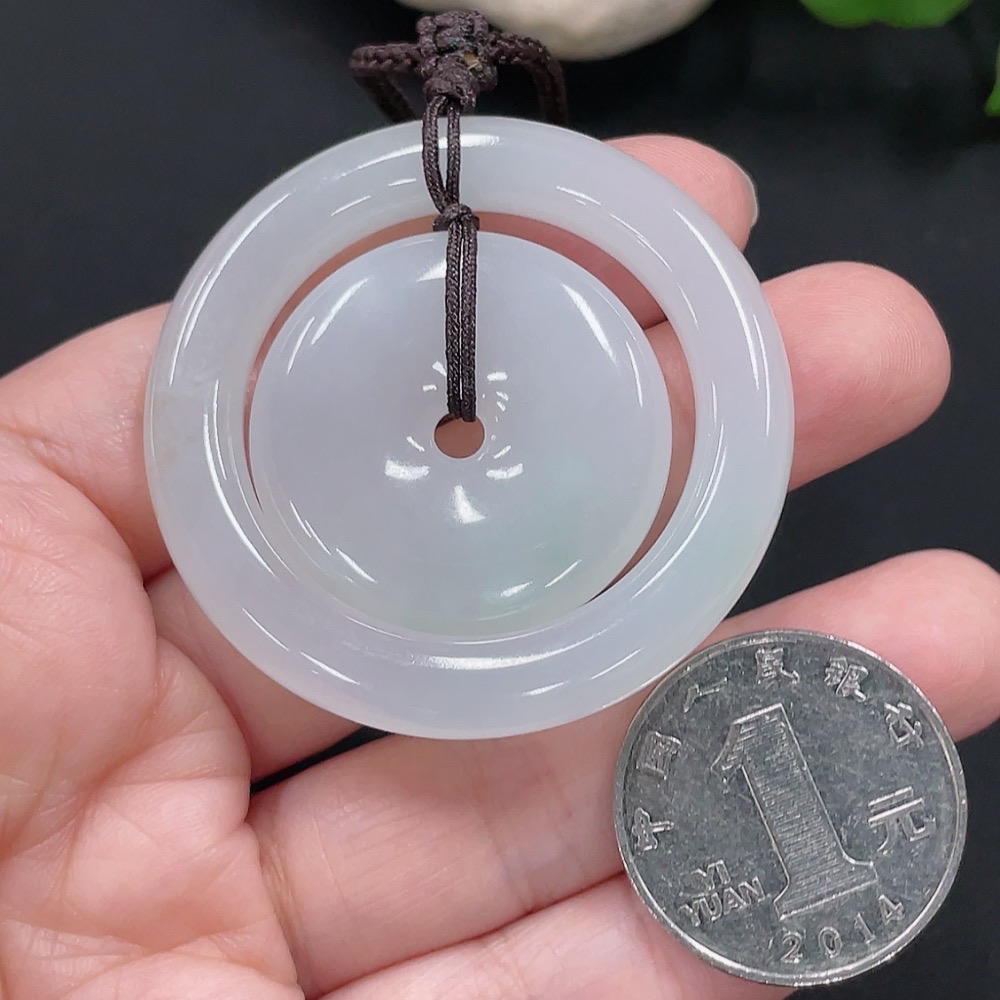 F27138508 Jadeite Mother-and-Child Button Pendant