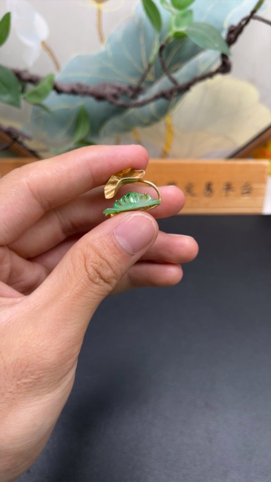 F33918001 Jadeite Inlaid Pendant 18K Gold Total Weight Approx. 2.2g