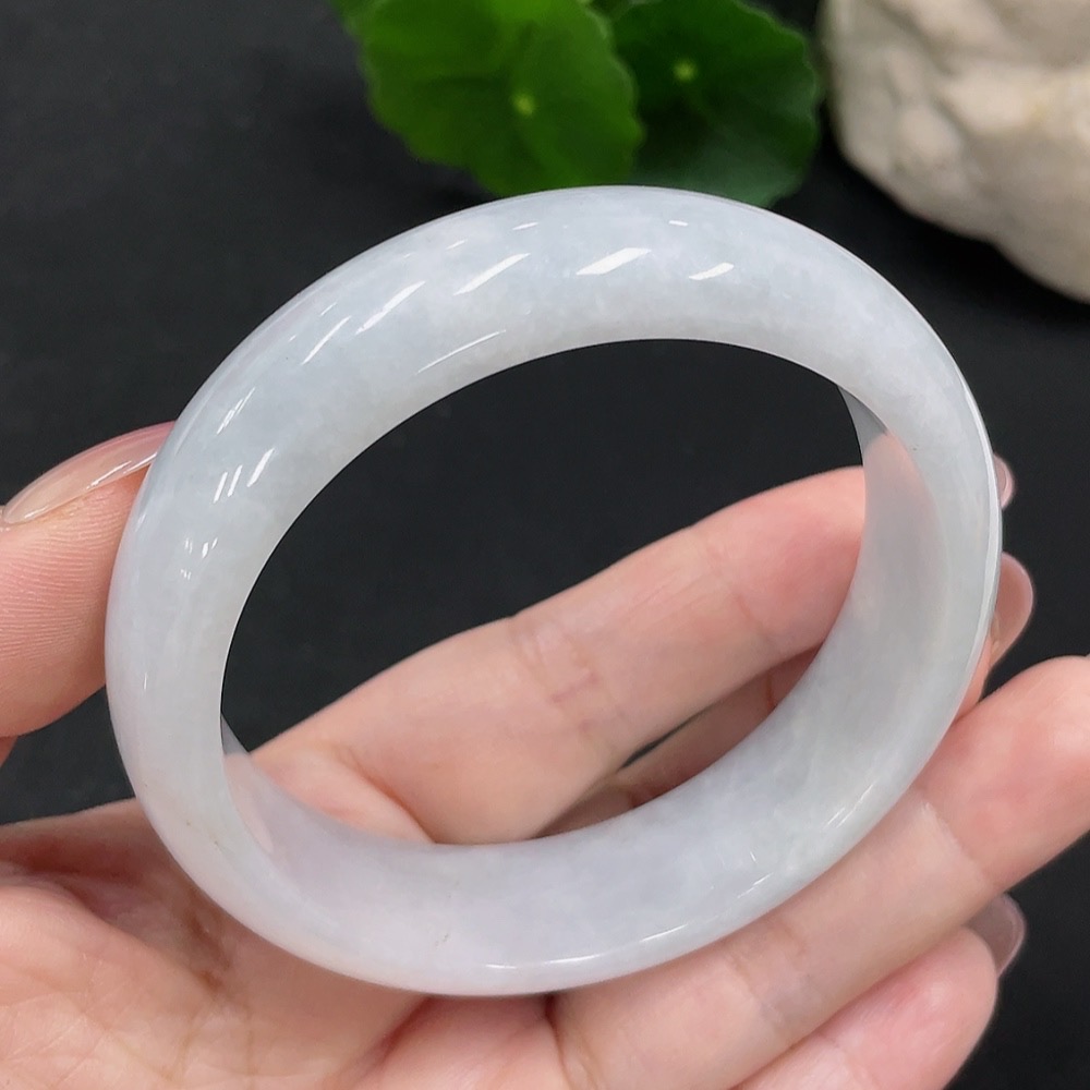 F28263093 Jadeite Regular Bangle, 57.8 Inner Diameter, Total Weight Approx. 66g