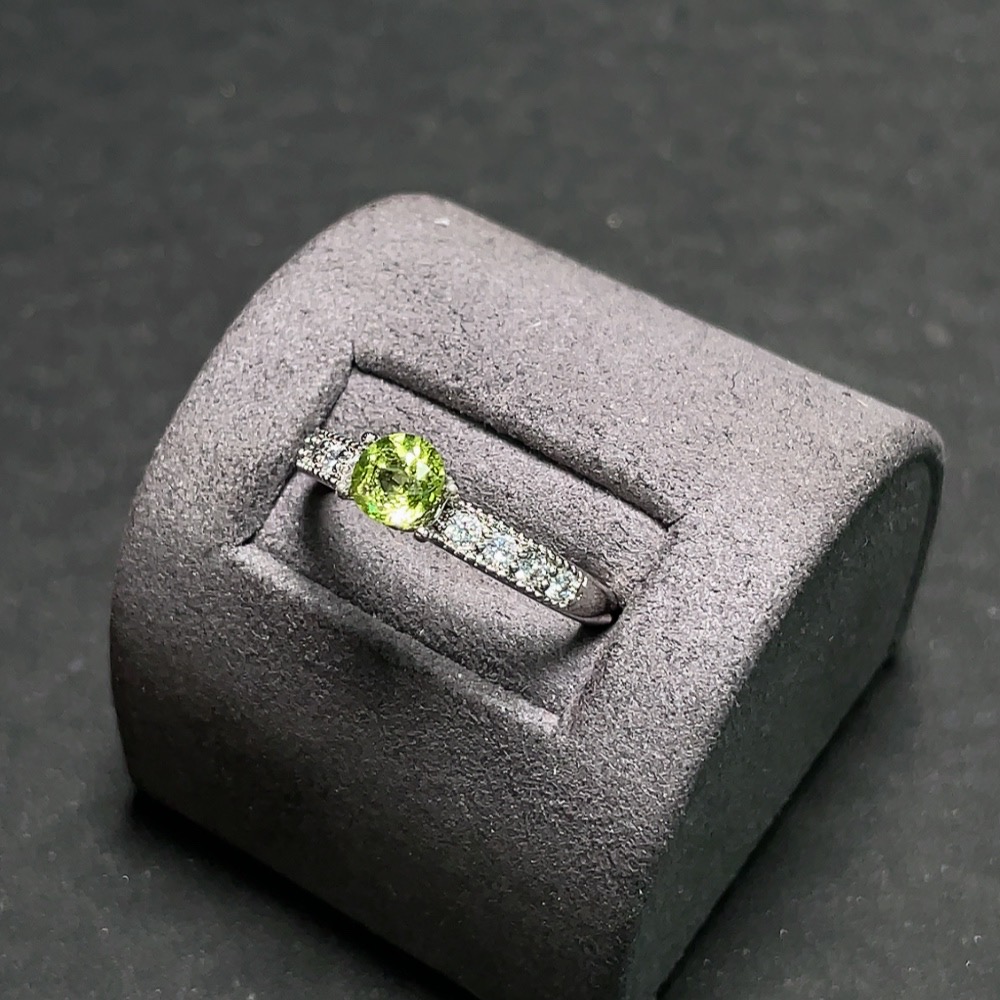 C29384552 Peridot Ring Non-Gold Setting Adjustable Size Total Weight Approx.1.7g Stone Size Approx.5mm