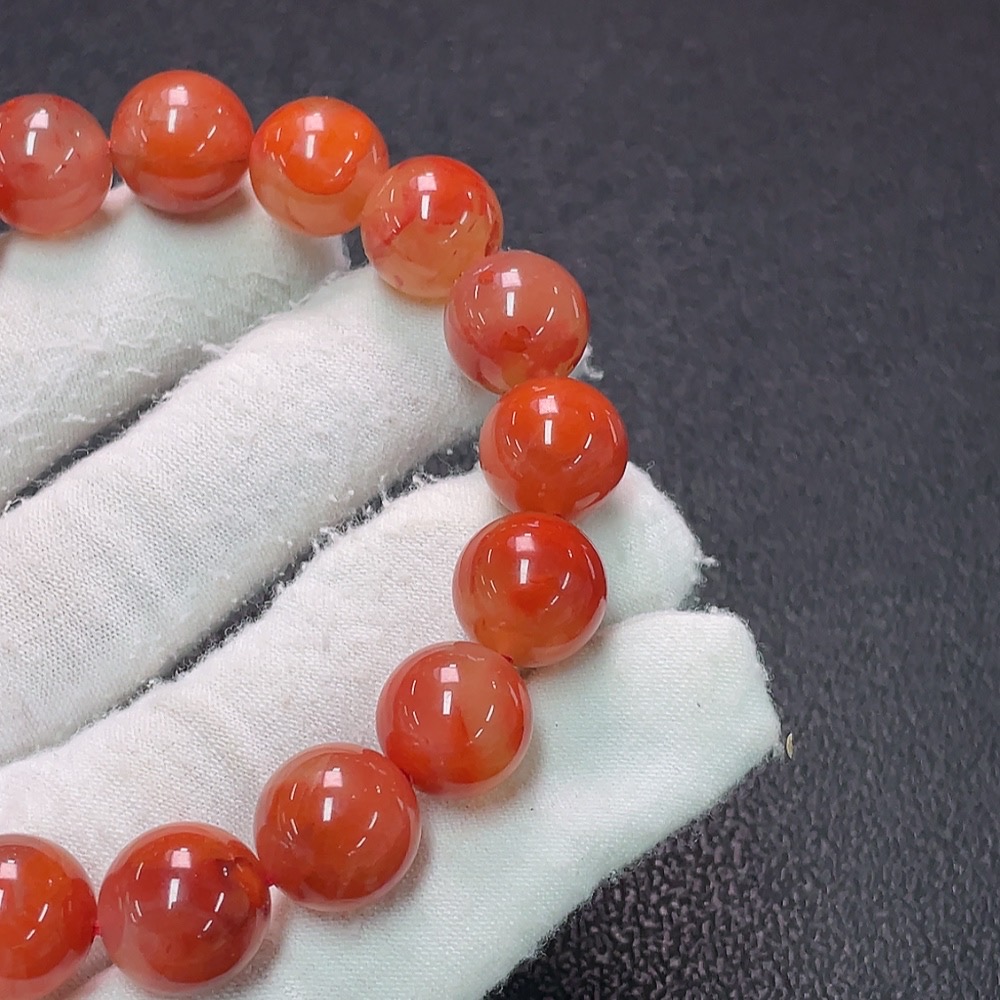 C34949764 Red Agate Bracelet with Visible Organic Matter, Total Weight Approximately 46.8g, Size About 12.7mm