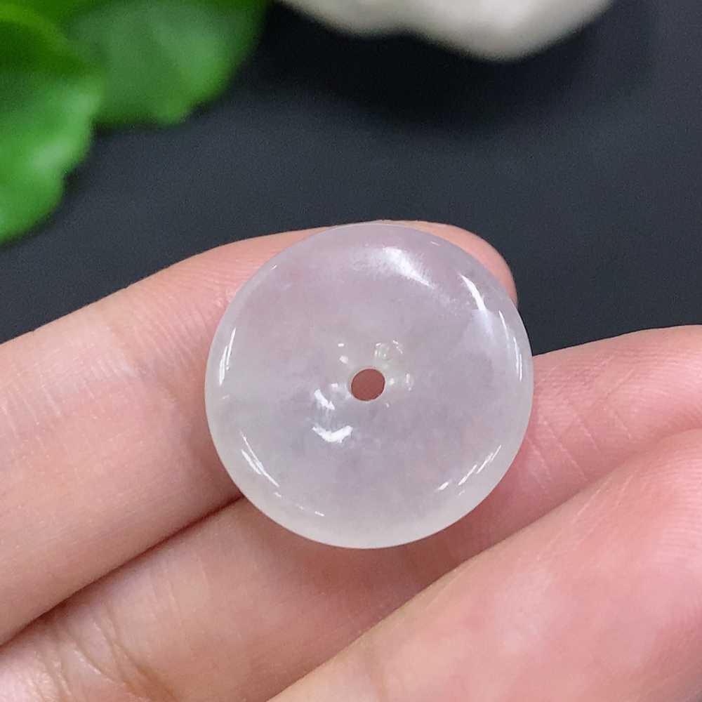 F34023494 Jadeite Peace Knot, Total Weight Approx. 3.1g