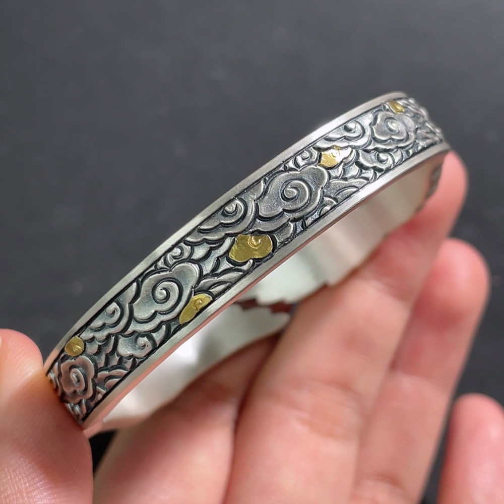 W31666169 Handmade 999 Pure Silver Inlaid with Auspicious Clouds and Crane Feathers Pattern Bracelet Weighing Approximately 71.7 Grams, Miscellaneous