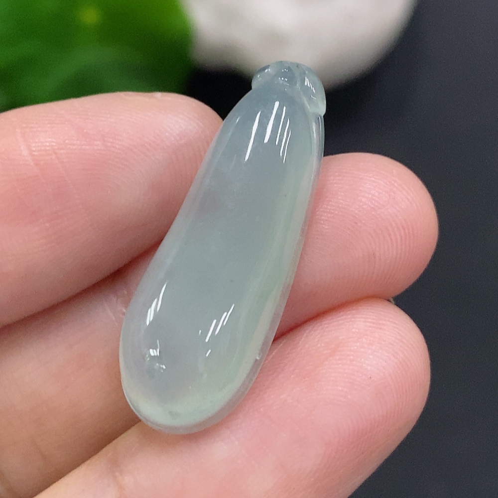 F34000522 Jadeite Blessing Melon Pendant with a total weight of approximately 4.1 grams