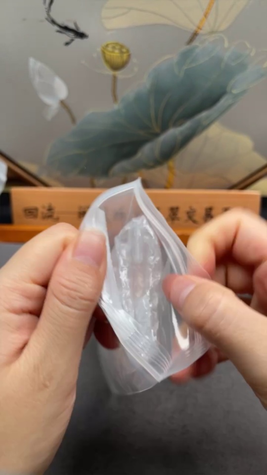 C34040846 Crystal Ornament Total Weight Approximately 118.24g