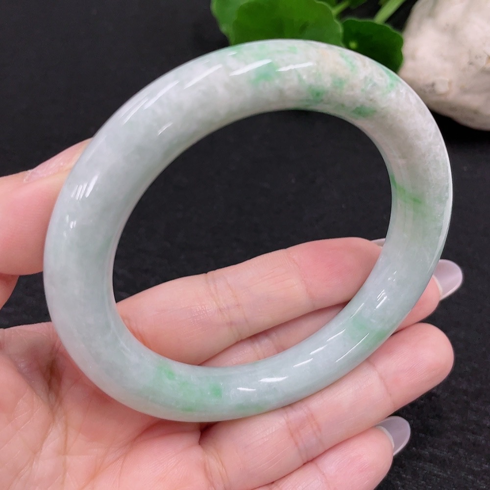 F32710262 Jadeite Round Bangle Size 57.2 Total Weight Approx. 66.4g (With Crack)