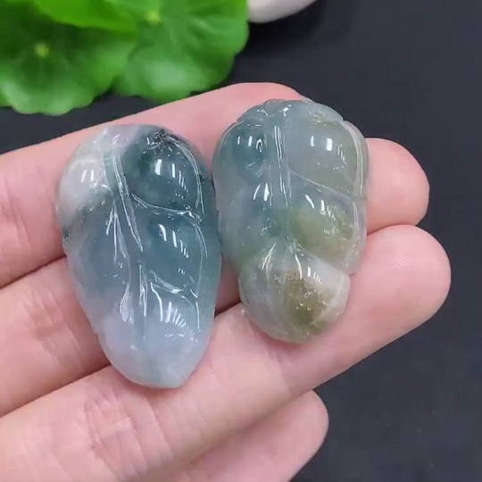 F31646340 Jadeite Leaf Pendant