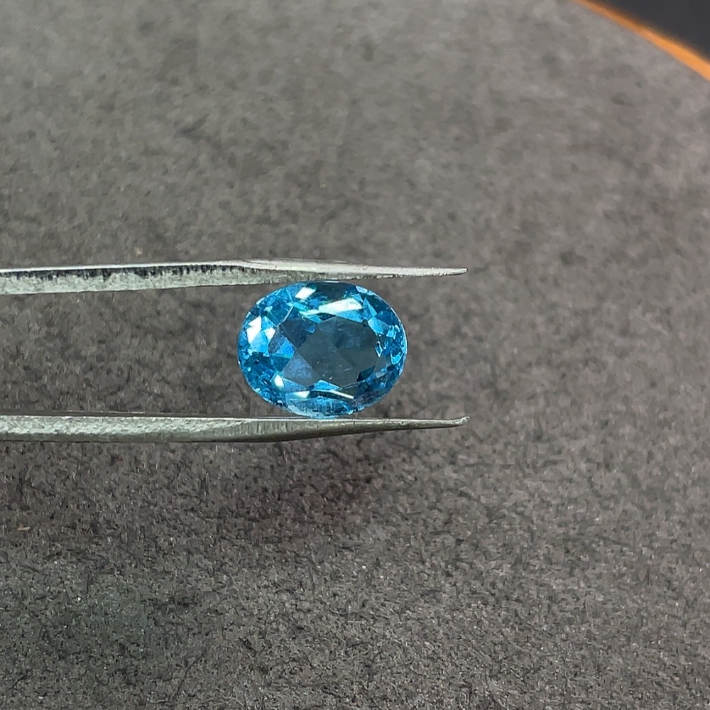 C33922853 Topaz Rough Stone, Color Origin Undetermined, Total Weight Approx. 3.285 Carats