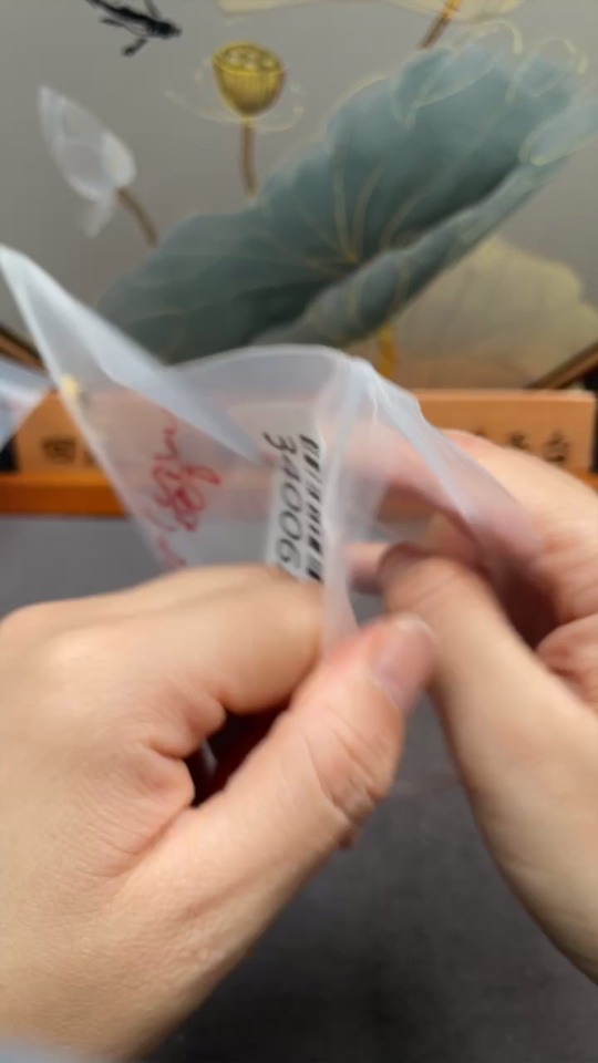 C34006229 Garnet pendant non-gold total weight approx. 2.10g