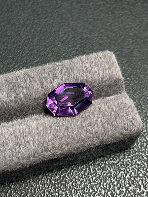 C26033460 Crystal Rough Stone Total Weight Approx. 8.13 Carats