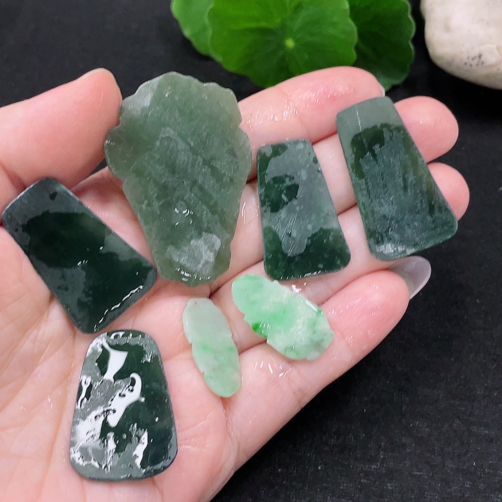 F32735636 Jadeite Pendant Sell as a Lot Rough