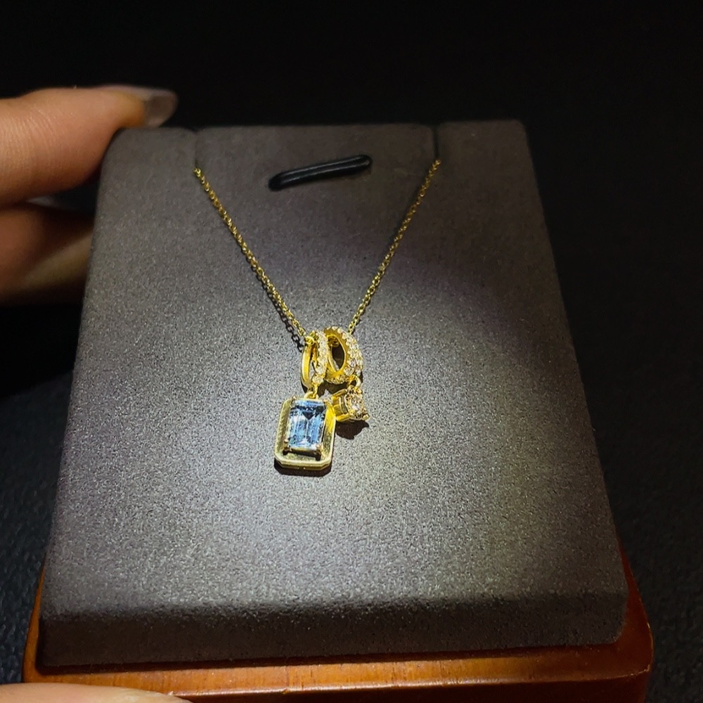 C25877781 Aquamarine Inlaid Necklace, 18k Gold Chain, Total Weight Approx. 2.66g