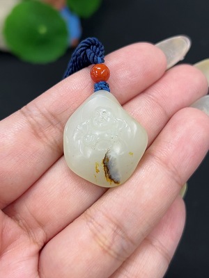H42979249 和田玉挂件 佛公 货品总重约[含绳]10g 皮色成因未定