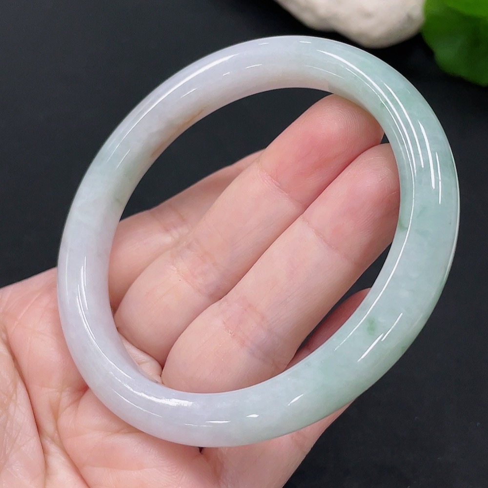 F26024329 Jadeite Imperial Concubine Bracelet Size 60/54 Total Weight Approx. 46.7g