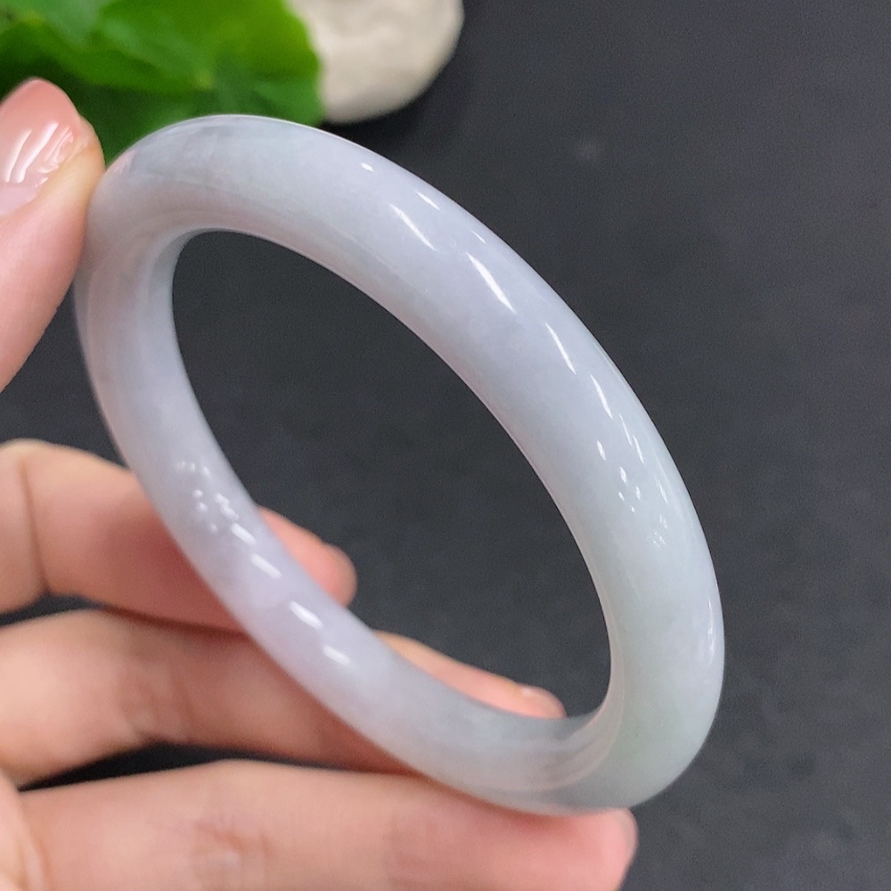 F34077177 Jadeite Round Bangle Total Weight Approximately 46g Size 56.8 Contains A Small Amount Of Colored Polishing Powder