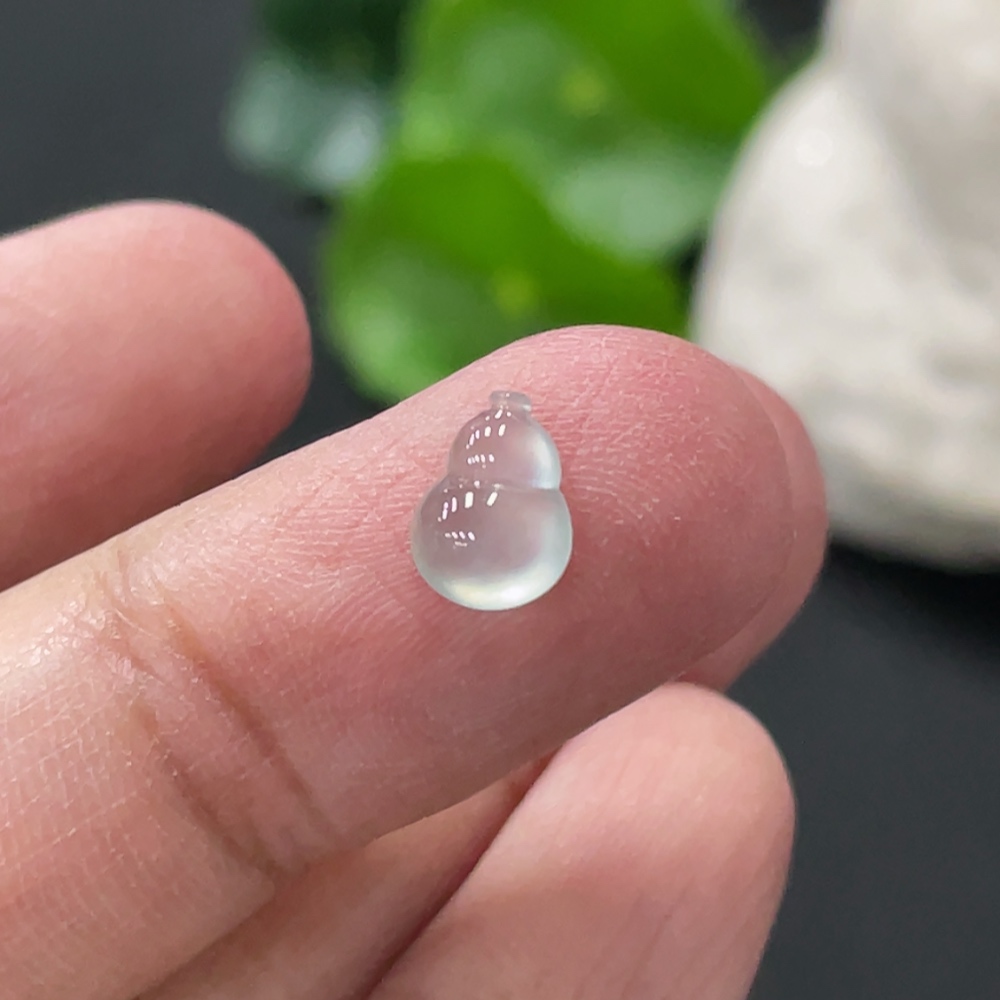 F35146713 Jadeite gourd inlaid piece, total weight about 0.2g