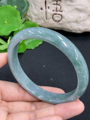 F46562509 翡翠正圈手镯 圈口62.9 货品总重约47.29g