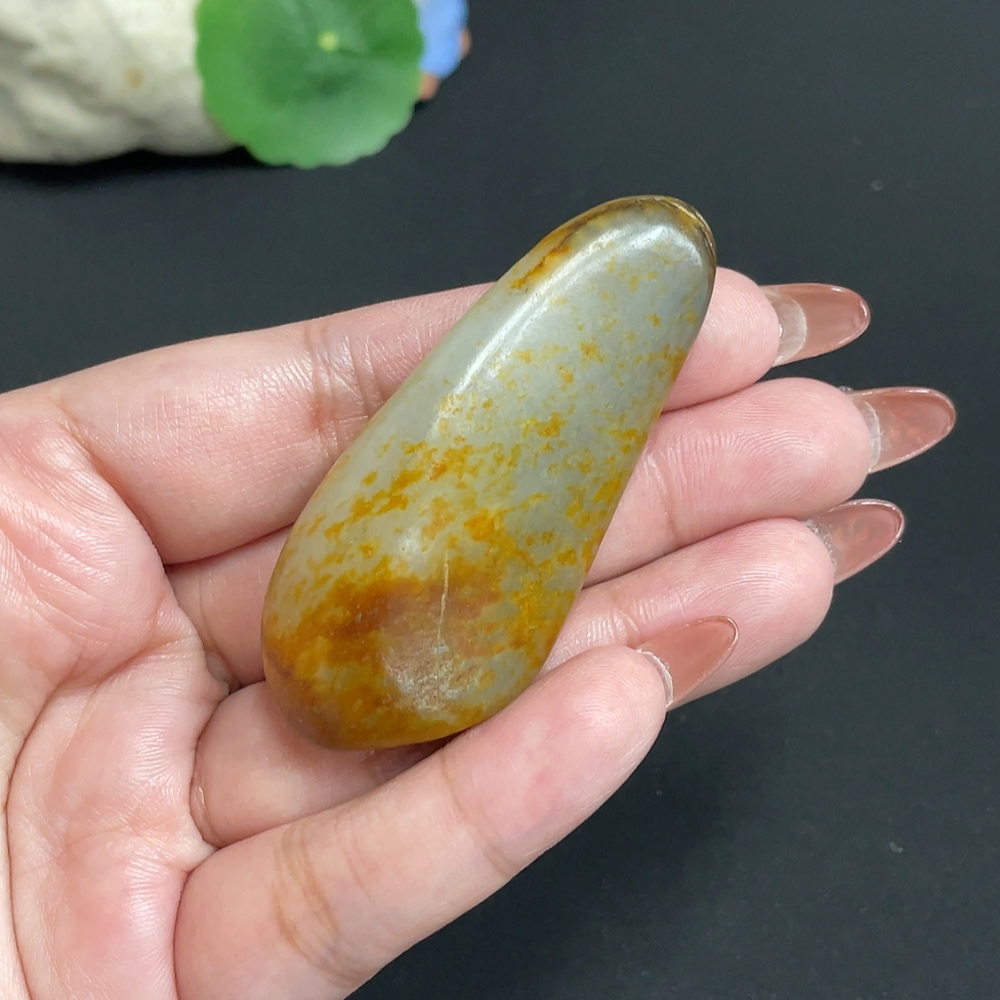 H34074140 Hetian Jade with undetermined skin color origin, total weight approximately 40.7g