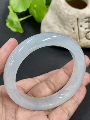 F46525462 翡翠正圈手镯 货品总重约57.7g 54.6圈口