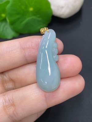 F46615683 翡翠福瓜挂件 18k金扣头 货品总重量约5克