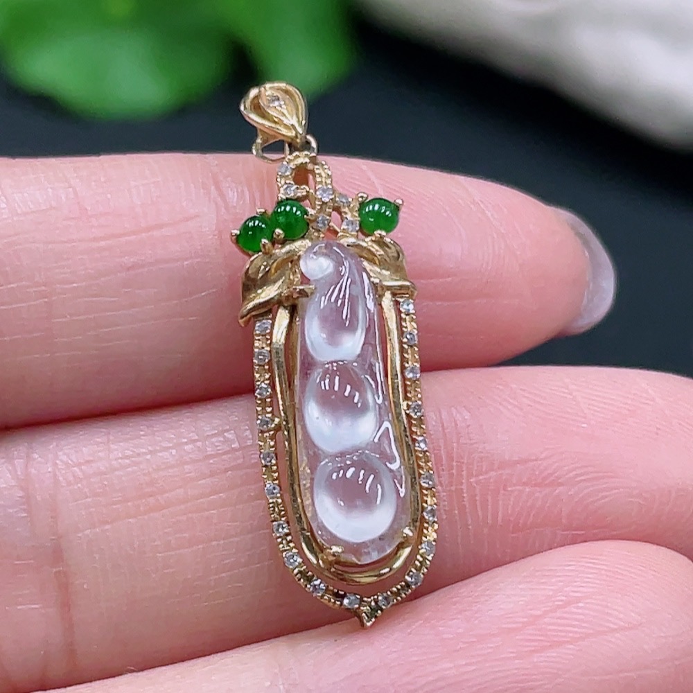 F24739706 Jadeite Blessing Bean Inlaid Pendant 18K Gold Total Weight Approx. 2.24g