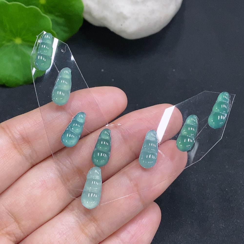 F29316614 Jadeite Lucky Bean Inlaid Pieces Sell as a Lot