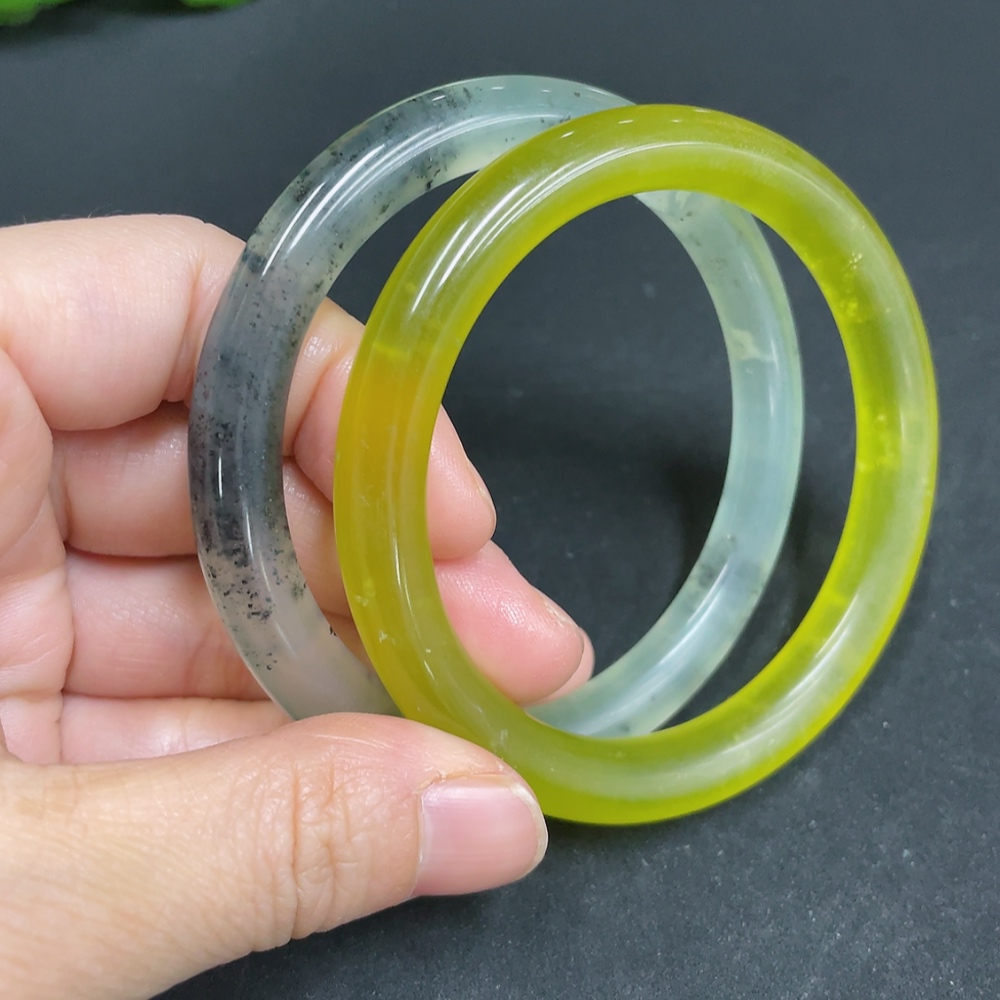H34051866 Xiuyu (Serpentine Jade) Round Bangle