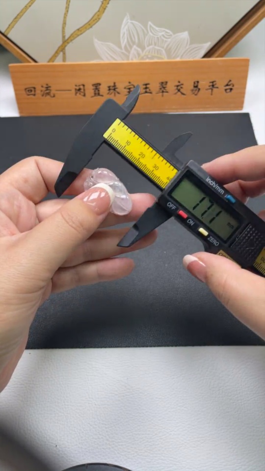 F35082455 Jadeite Leaf Pendant Total Weight Approx. 3.7g