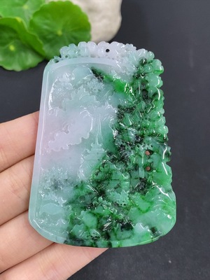 F42967382 翡翠山水牌挂件 货品总重量约56克 含其他矿物质