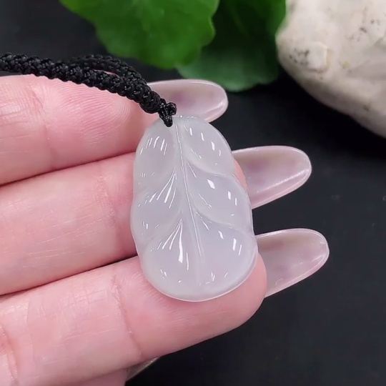F34075639 Jadeite Leaf Pendant Total weight approx. 5.29g