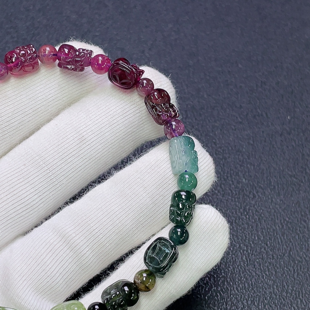 C30474072 Tourmaline Bracelet with Other Mineral Components, Visible Organic Matter, Total Weight Approx. 14.79g, Size Approx. 6.1mm