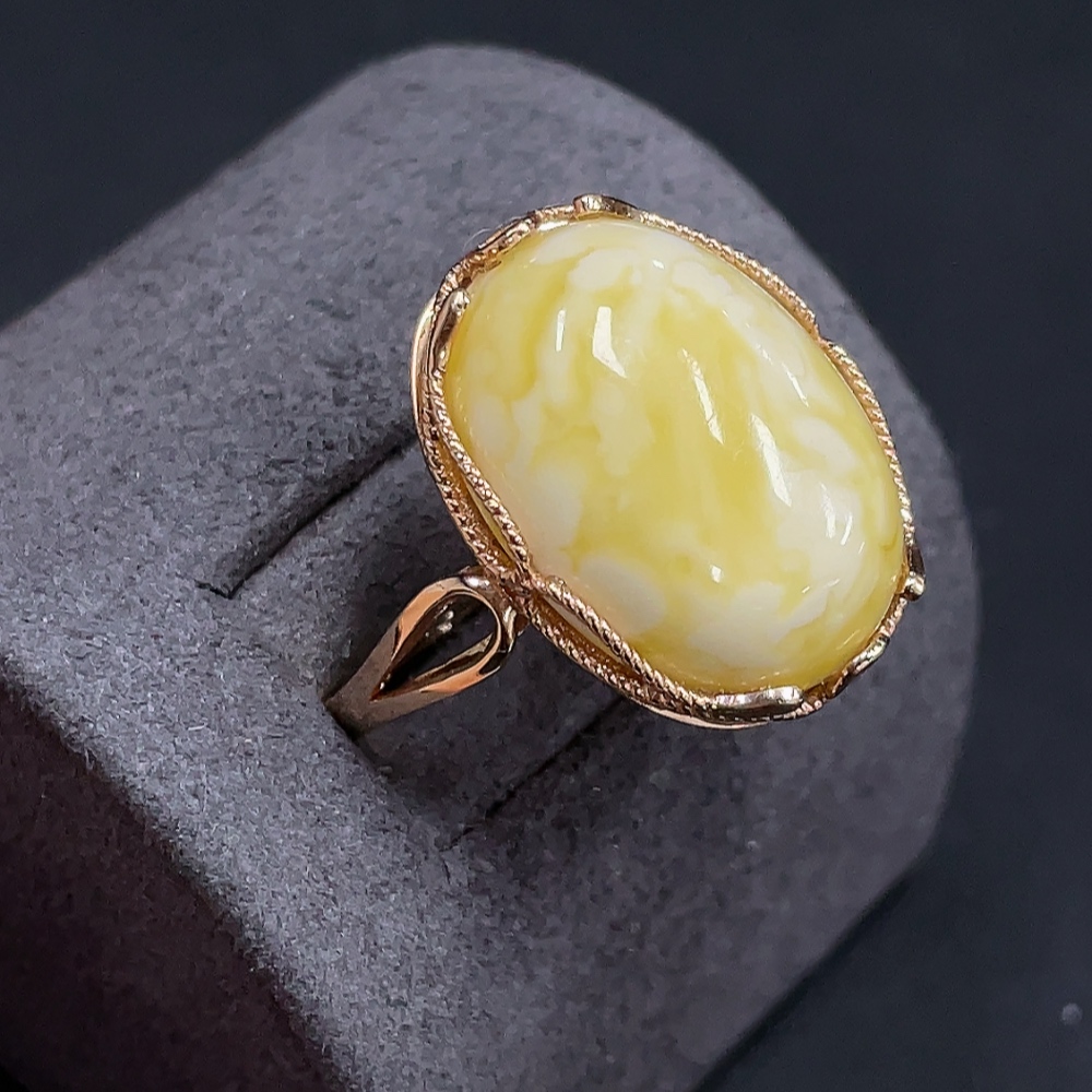 C16770113 Amber Beeswax Ring Adjustable 18K Gold Setting Total Weight Approx. 4.93g