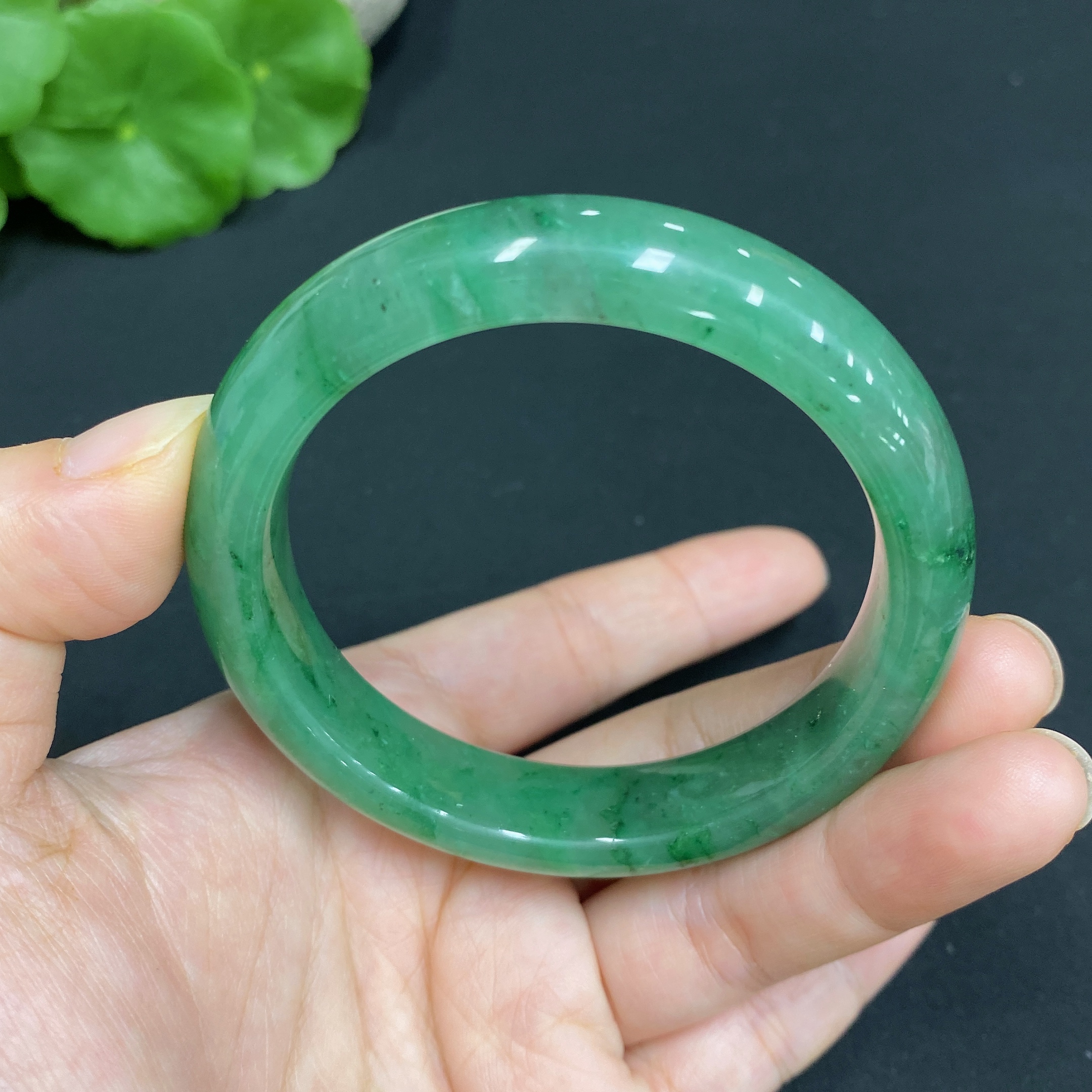 H34015236 African Emerald (Dulong Jade) Round Bracelet