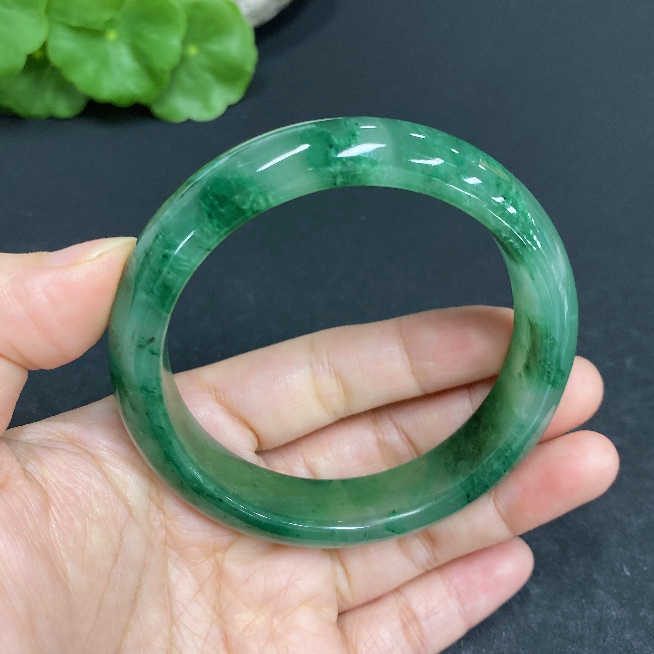 H33903693 African Emerald (Dulong Jade) Round Bracelet